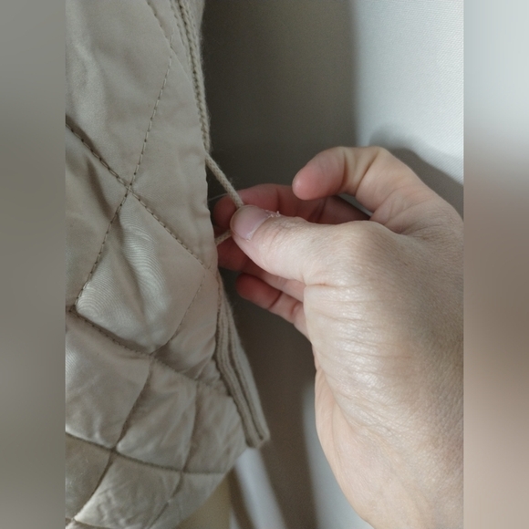 Xoxo women's knitted quilted size medium vest with faux fur - Picture 4 of 9